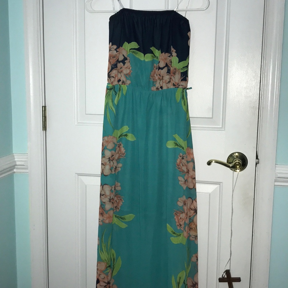 Very pretty sundress!